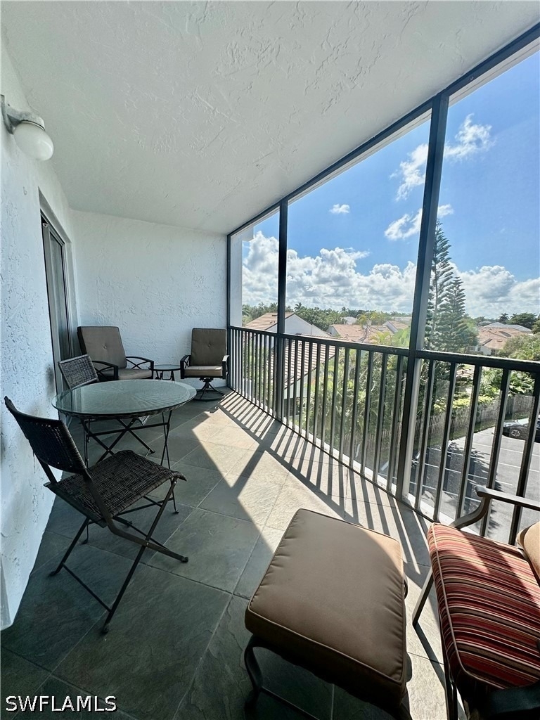 555 Park Shore Drive - Photo 35