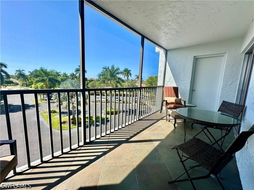 555 Park Shore Drive - Photo 33