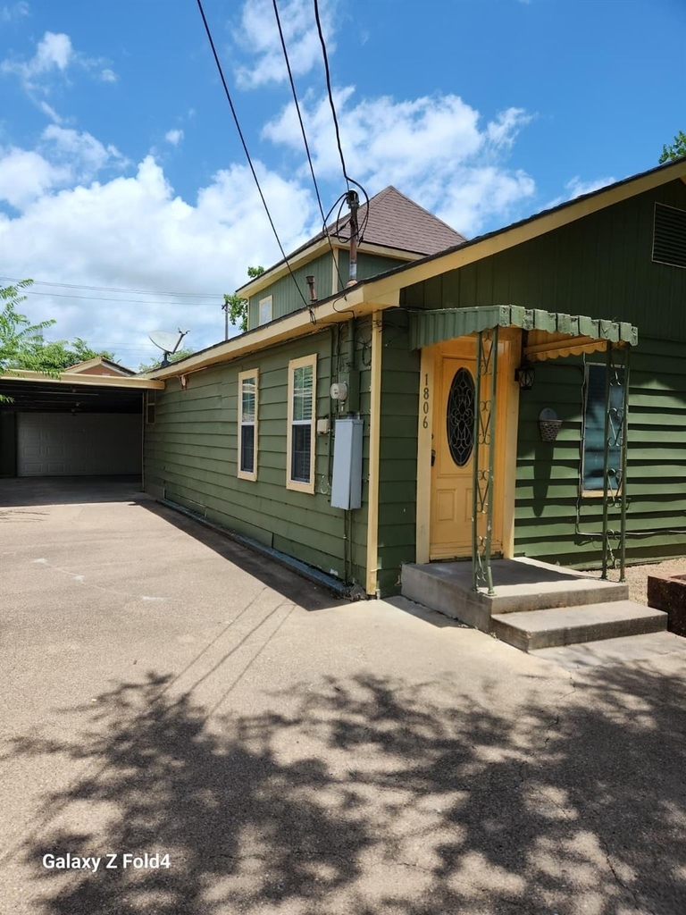 1806 N Avenue S - Photo 0