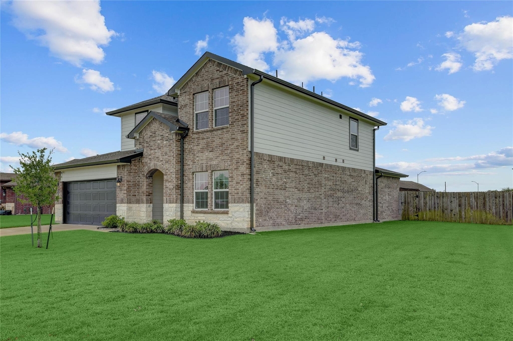 1722 Bryson Heights Drive - Photo 2
