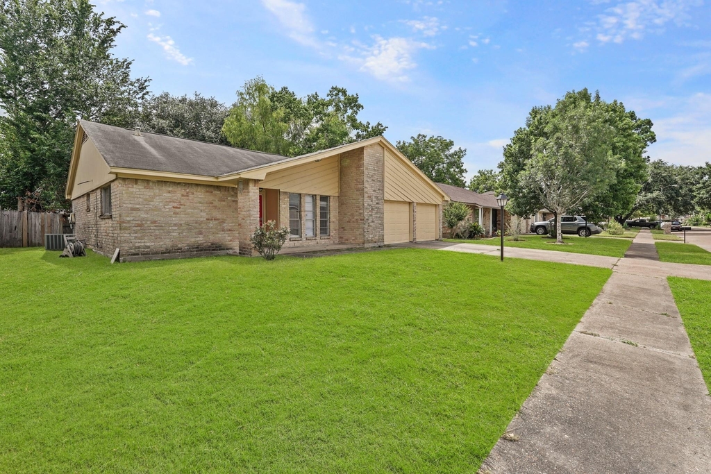 4319 Windrift Drive - Photo 1