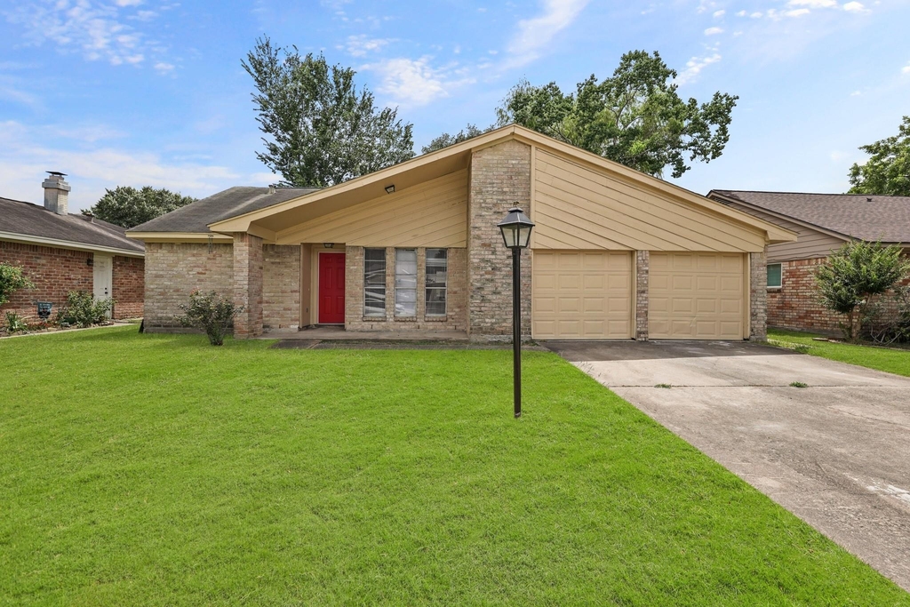 4319 Windrift Drive - Photo 0
