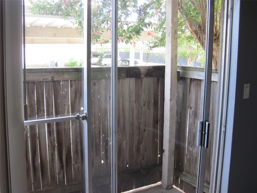 3919 Fairmont Parkway - Photo 10