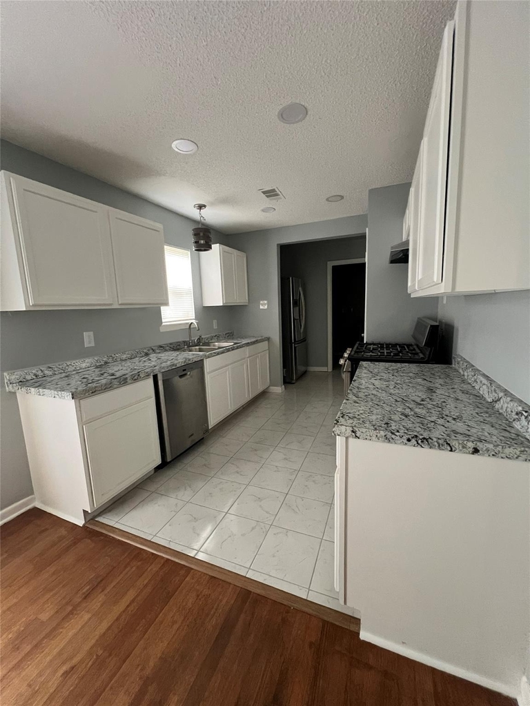 5522 Lakefield Drive - Photo 3