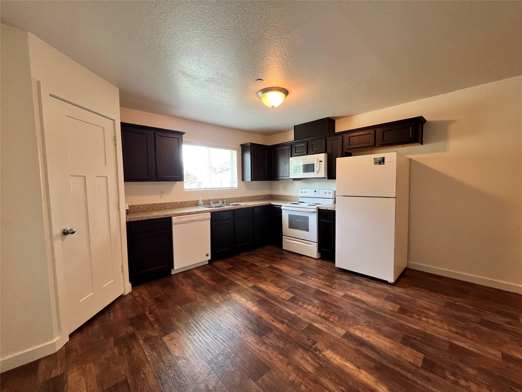 10535 Mills Road - Photo 6