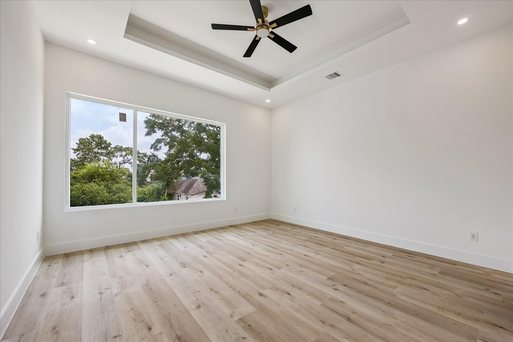 1034 W 17th Street - Photo 18