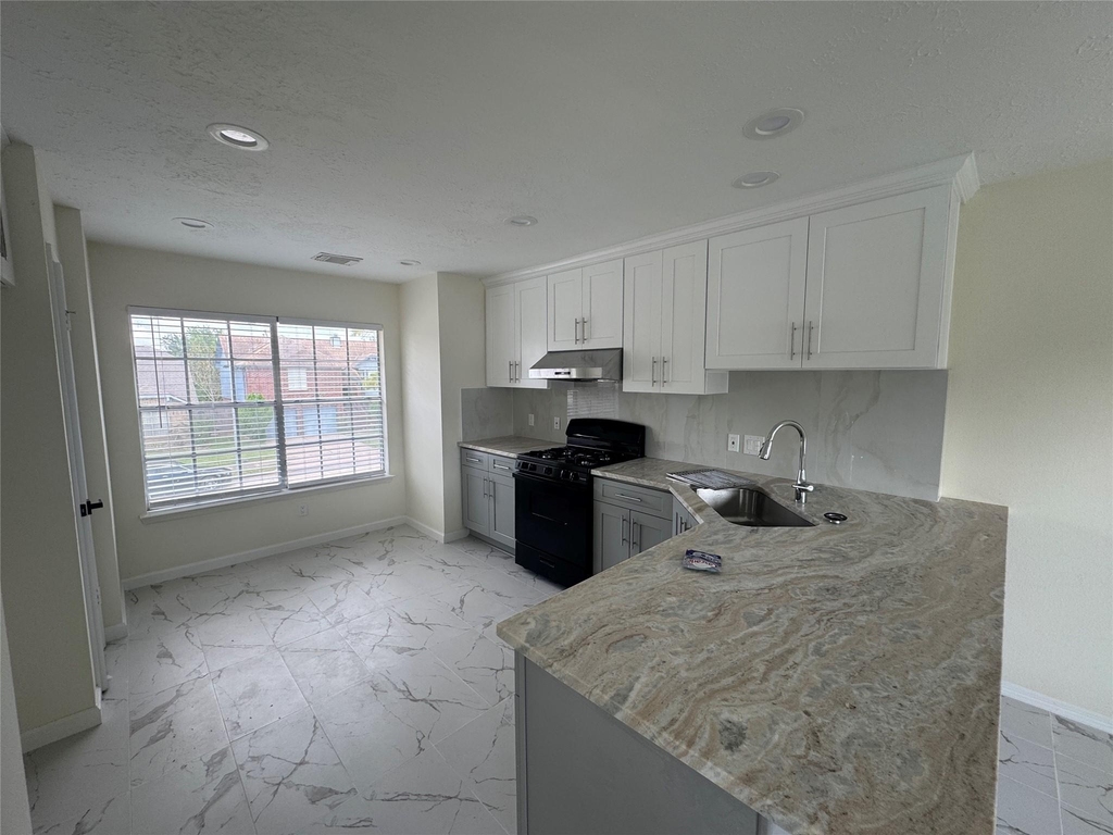 12827 Waybridge Street - Photo 5