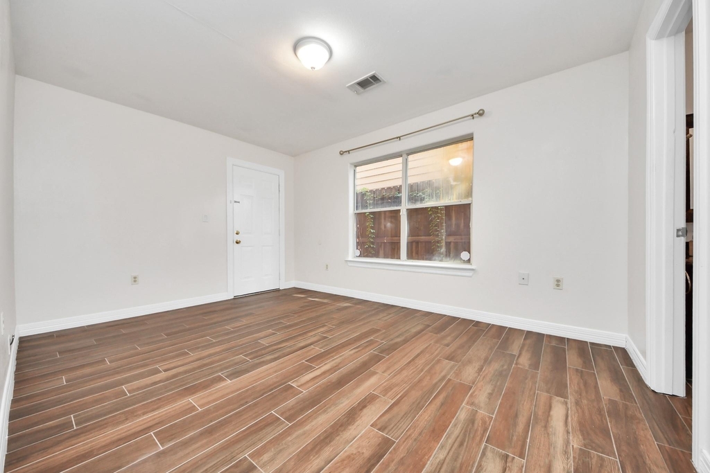 3014 Chenevert Street - Photo 4