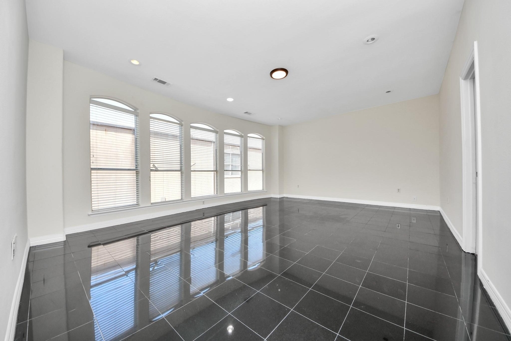 3014 Chenevert Street - Photo 22