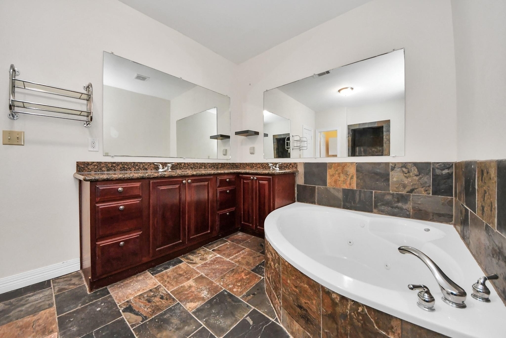 3014 Chenevert Street - Photo 45