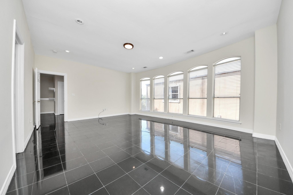 3014 Chenevert Street - Photo 23