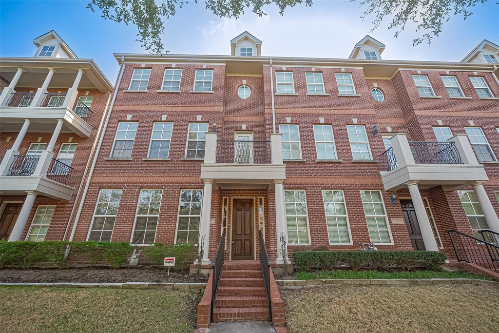 38 Islewood Boulevard - Photo 1