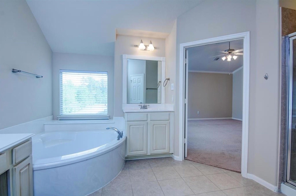 62 E Pipers Green Street - Photo 17