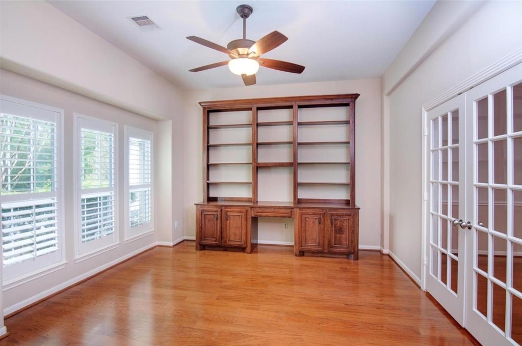 62 E Pipers Green Street - Photo 6