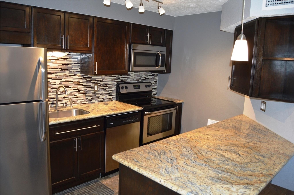 103 Elizabeth Street - Photo 3