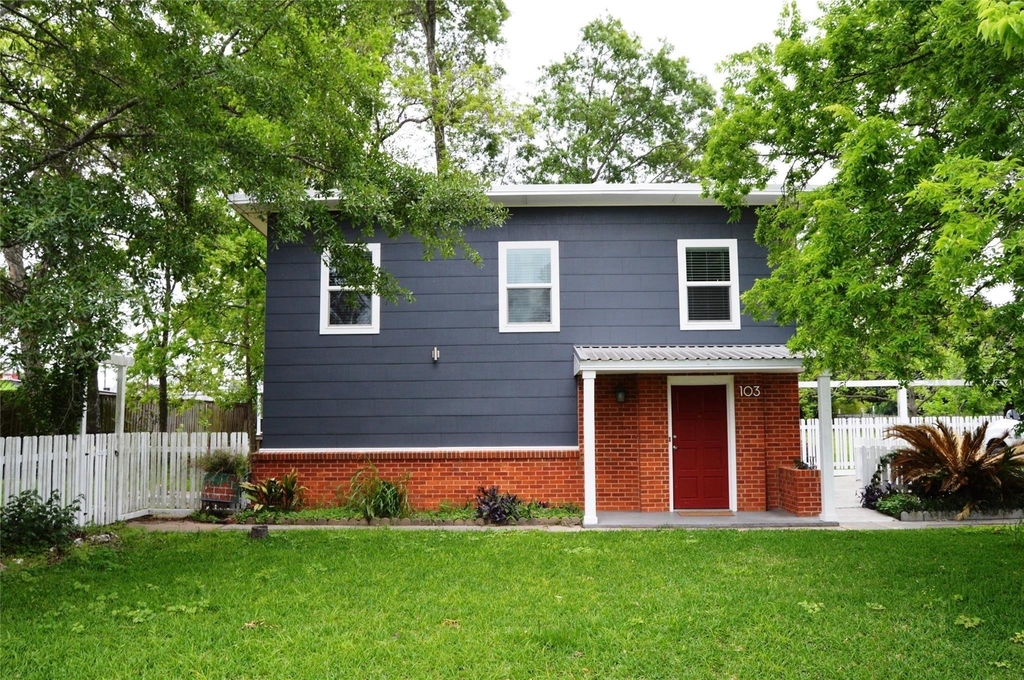 103 Elizabeth Street - Photo 0