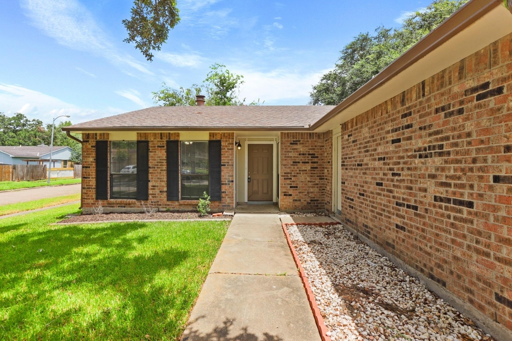 6827 Gettysburg Drive - Photo 1