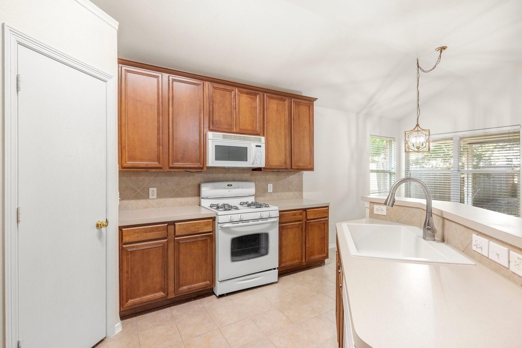 7815 Mary Katheryns Crossing - Photo 7