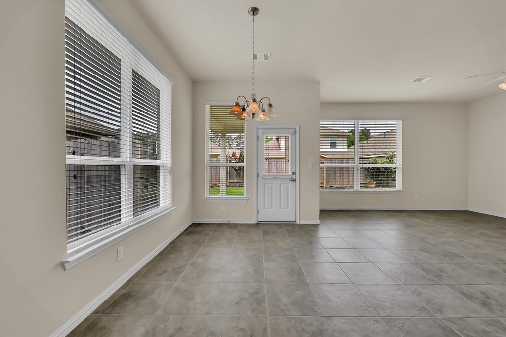 21331 Somerset Shores Crossing - Photo 9