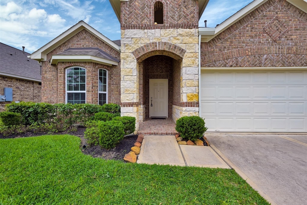 21331 Somerset Shores Crossing - Photo 1