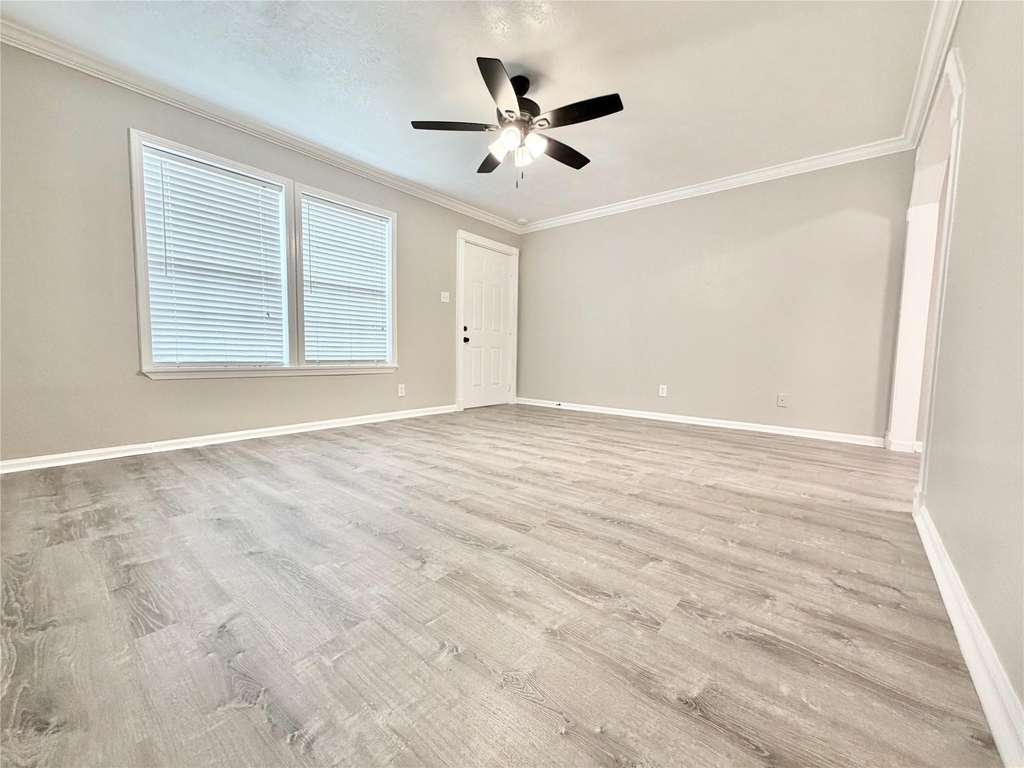 218 W 15th Street - Photo 4