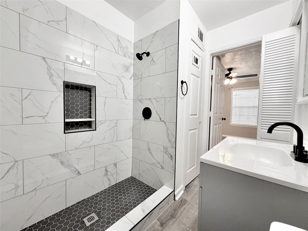 218 W 15th Street - Photo 18