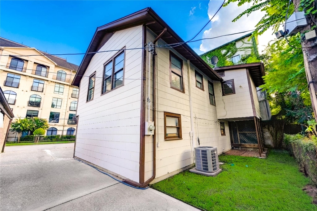 1932 W Bell Street - Photo 29