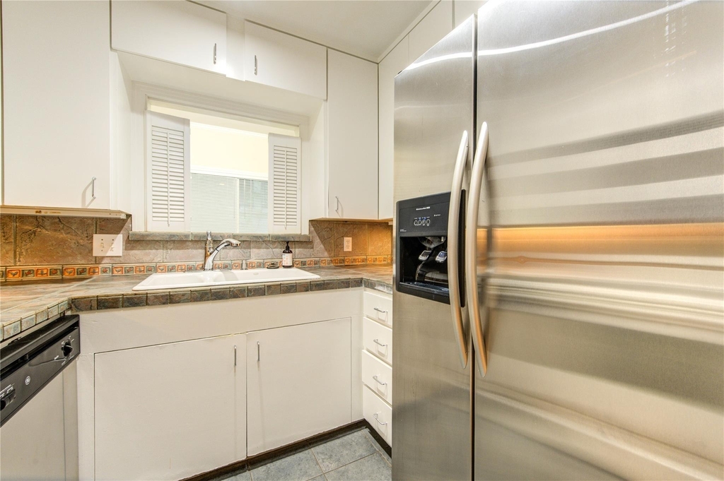 1932 W Bell Street - Photo 9