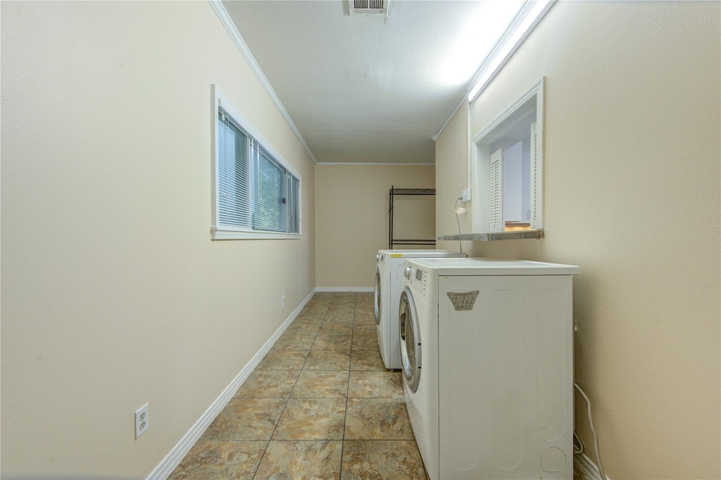 1932 W Bell Street - Photo 11
