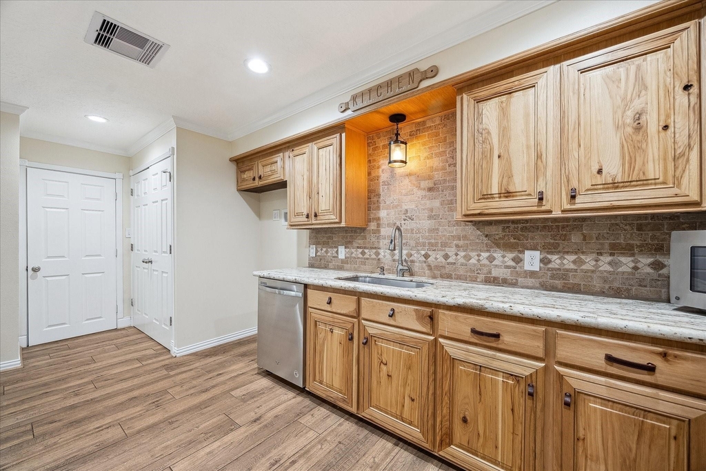 1325 Curtin Street - Photo 5