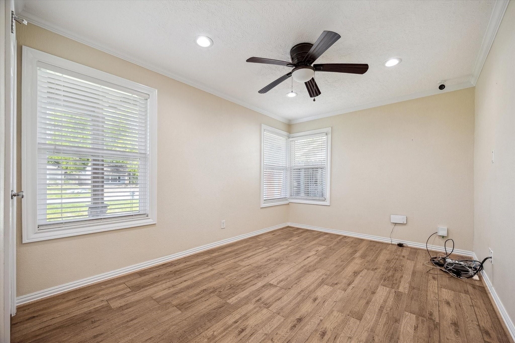 1325 Curtin Street - Photo 9
