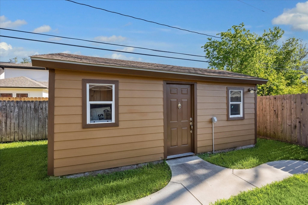 1325 Curtin Street - Photo 16