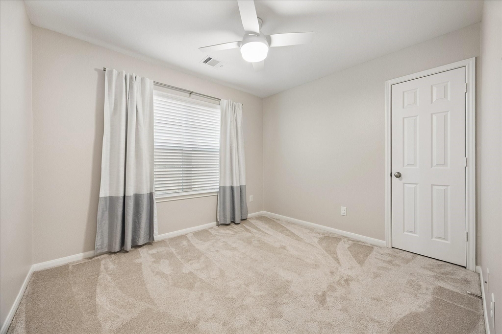 5106 Pinemont Place - Photo 12