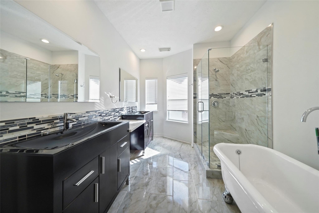 911 W 21st Street - Photo 6