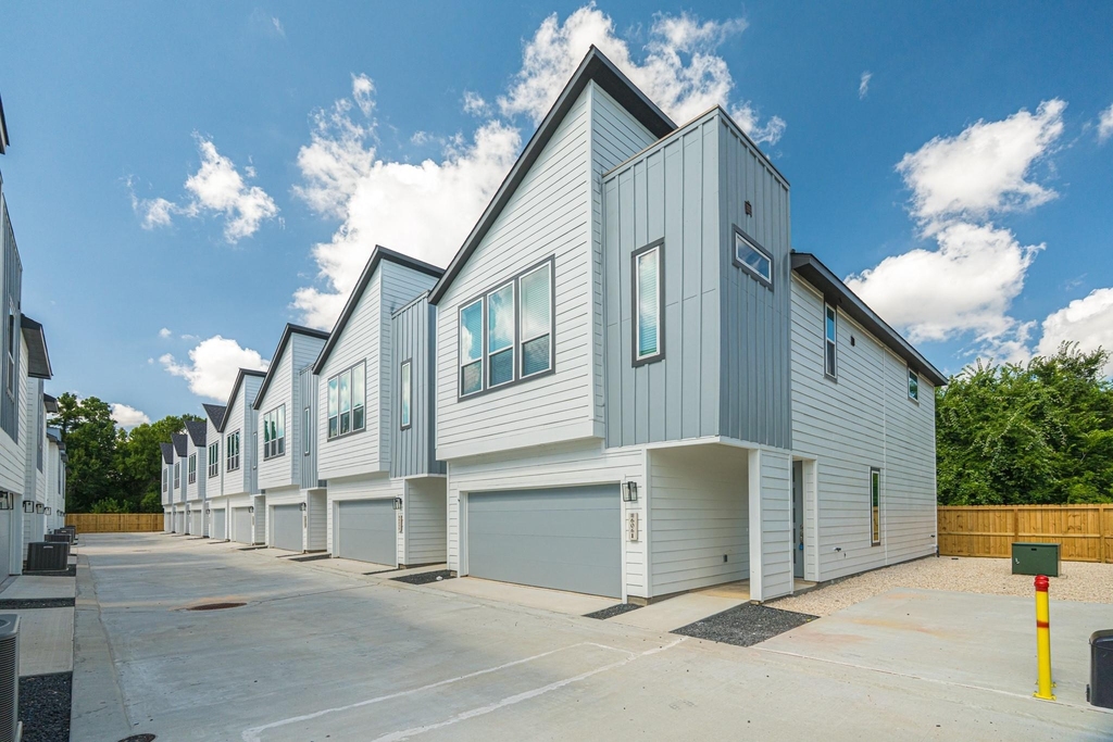 6061 De Soto Street - Photo 0