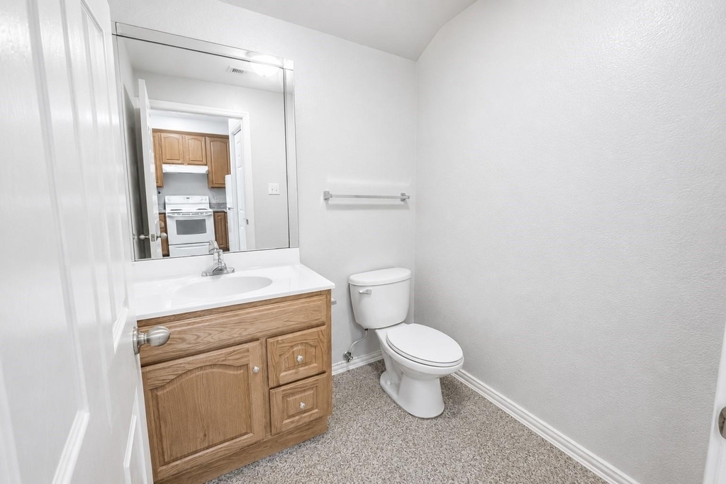 9400 Bellaire Boulevard - Photo 10