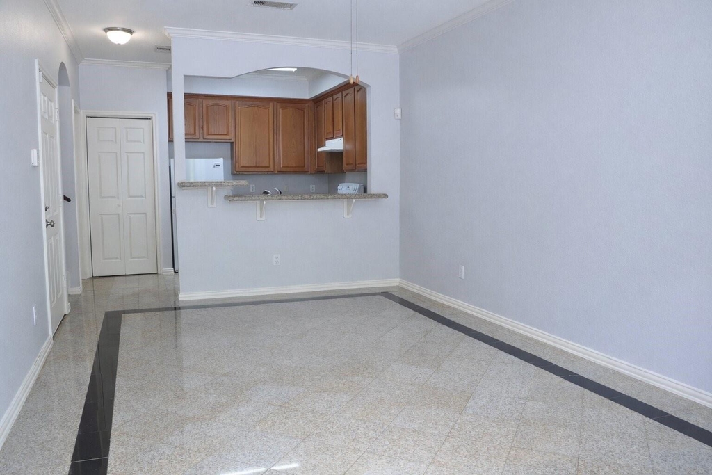 9400 Bellaire Boulevard - Photo 1