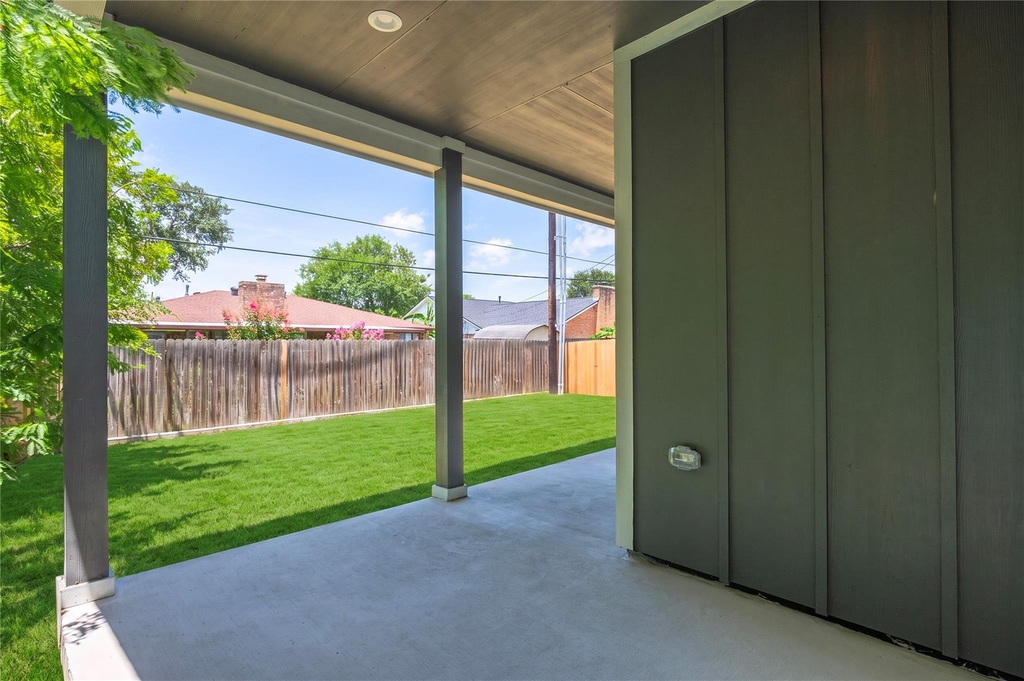 2410 28th Ave N - Photo 19