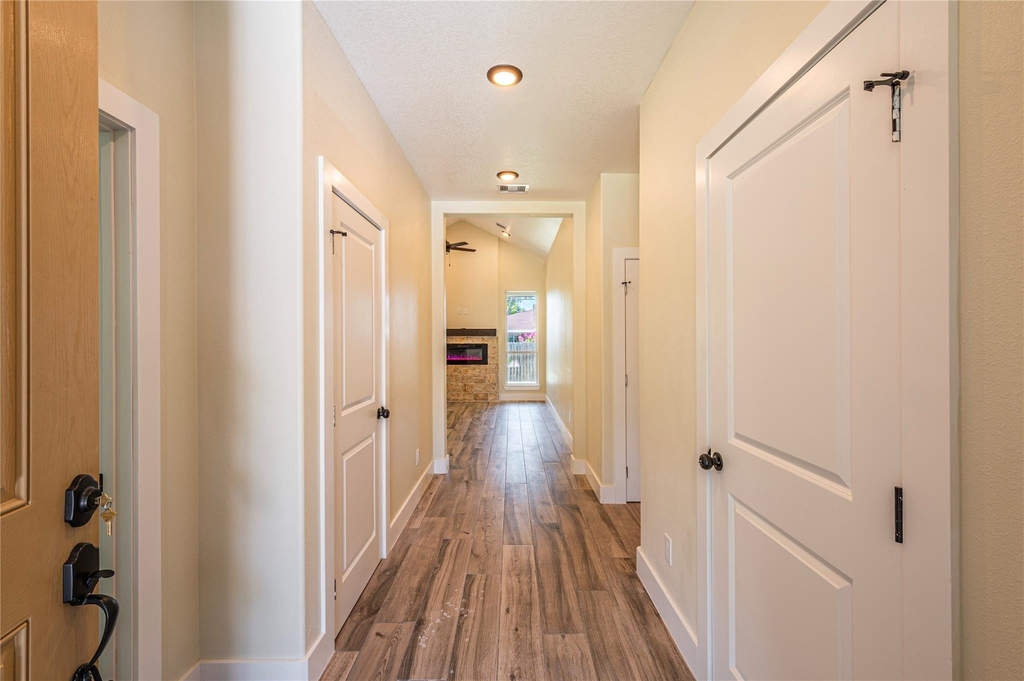2410 28th Ave N - Photo 3
