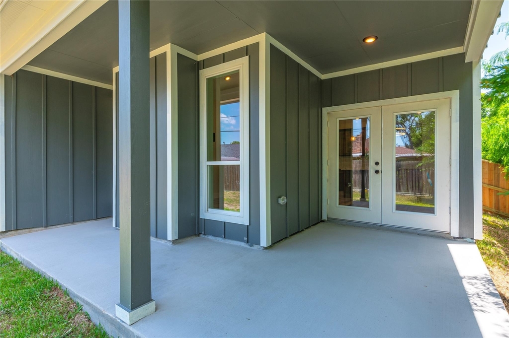 2410 28th Ave N - Photo 18