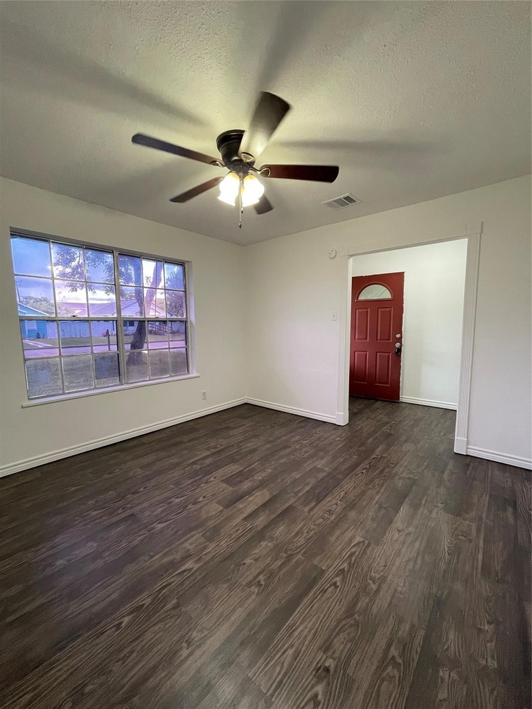 6 N Avenue C - Photo 4