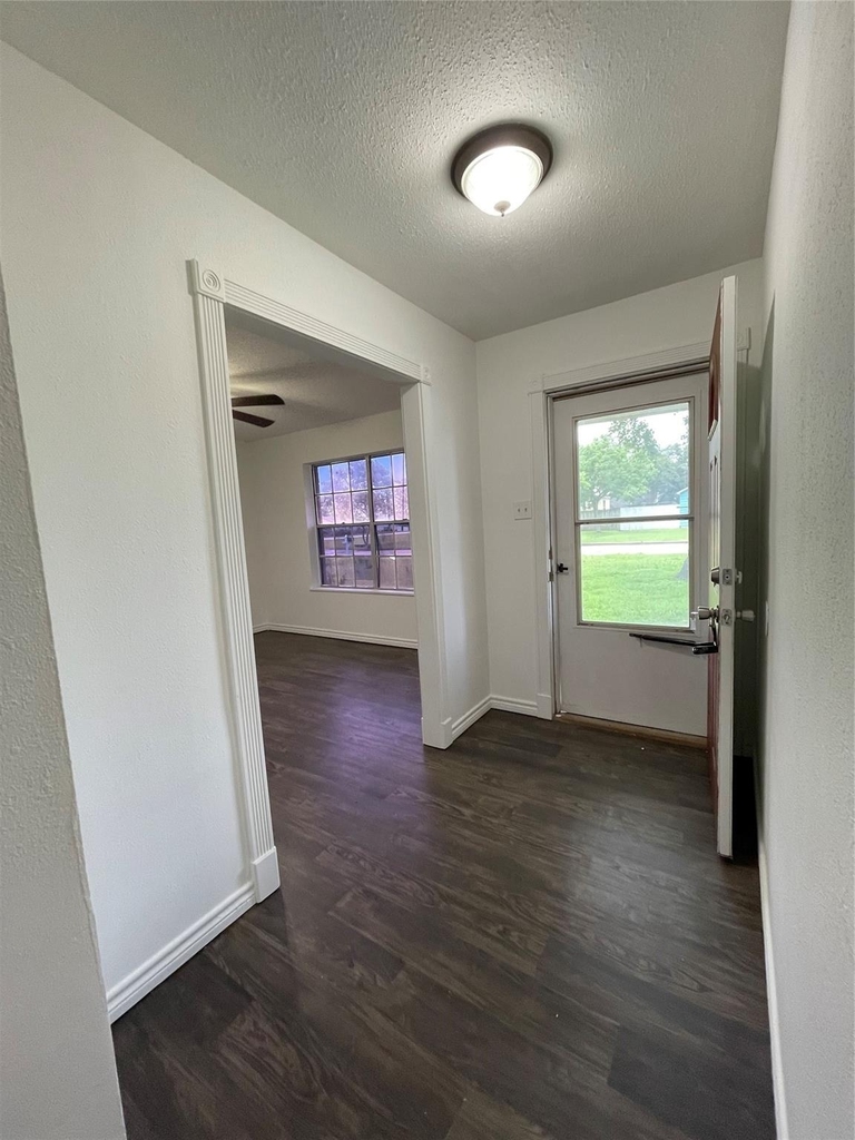 6 N Avenue C - Photo 2