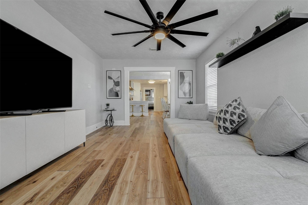 3205 Eastex Freeway - Photo 7