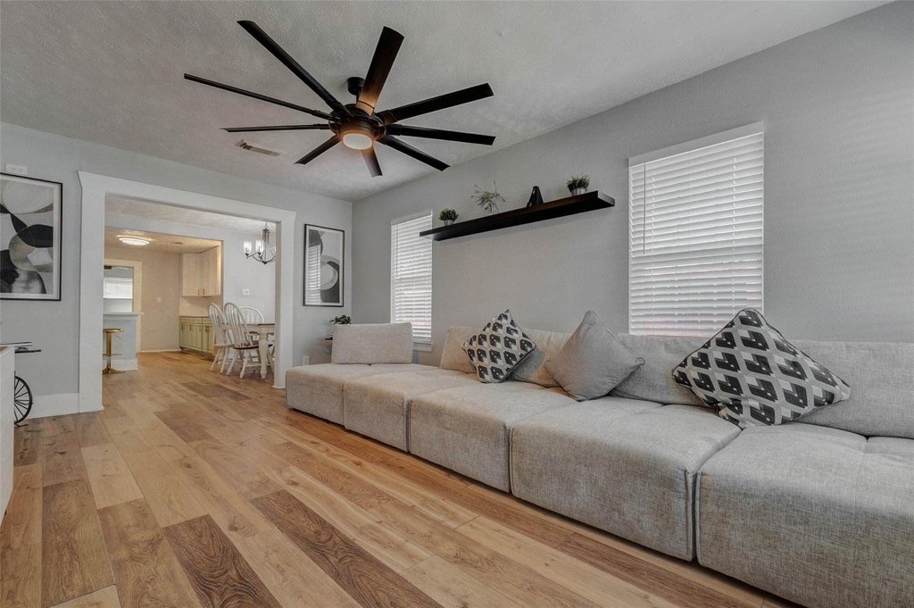 3205 Eastex Freeway - Photo 6