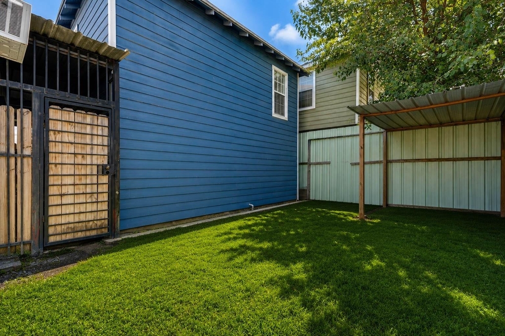3205 Eastex Freeway - Photo 43