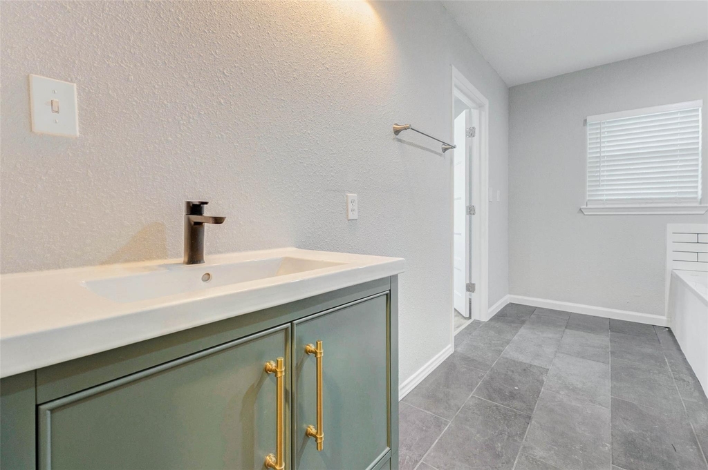 3205 Eastex Freeway - Photo 41