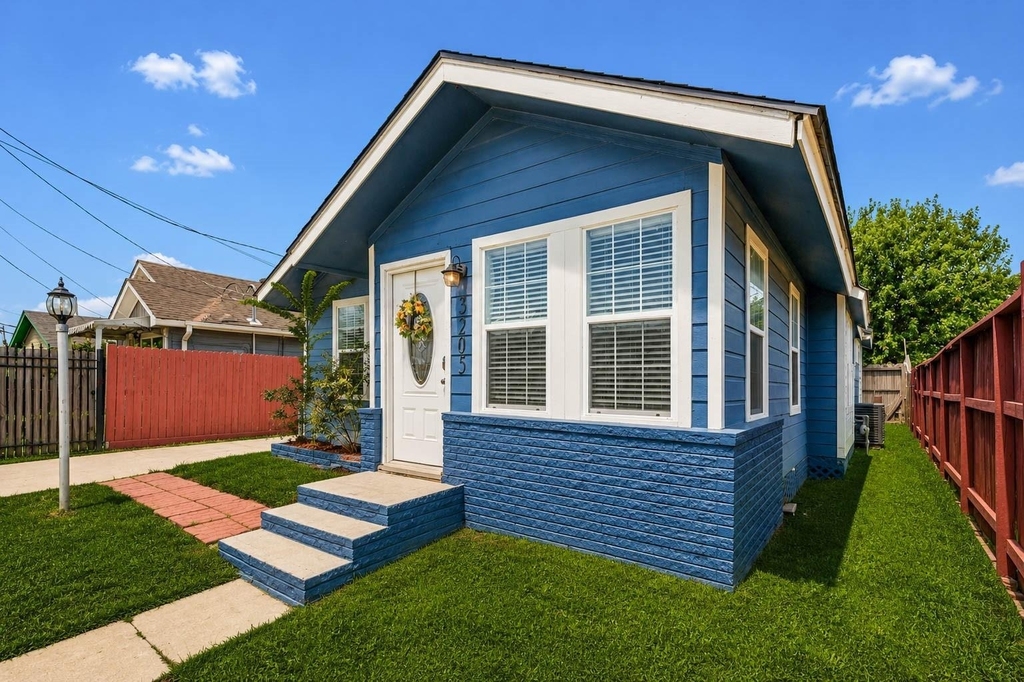 3205 Eastex Freeway - Photo 0