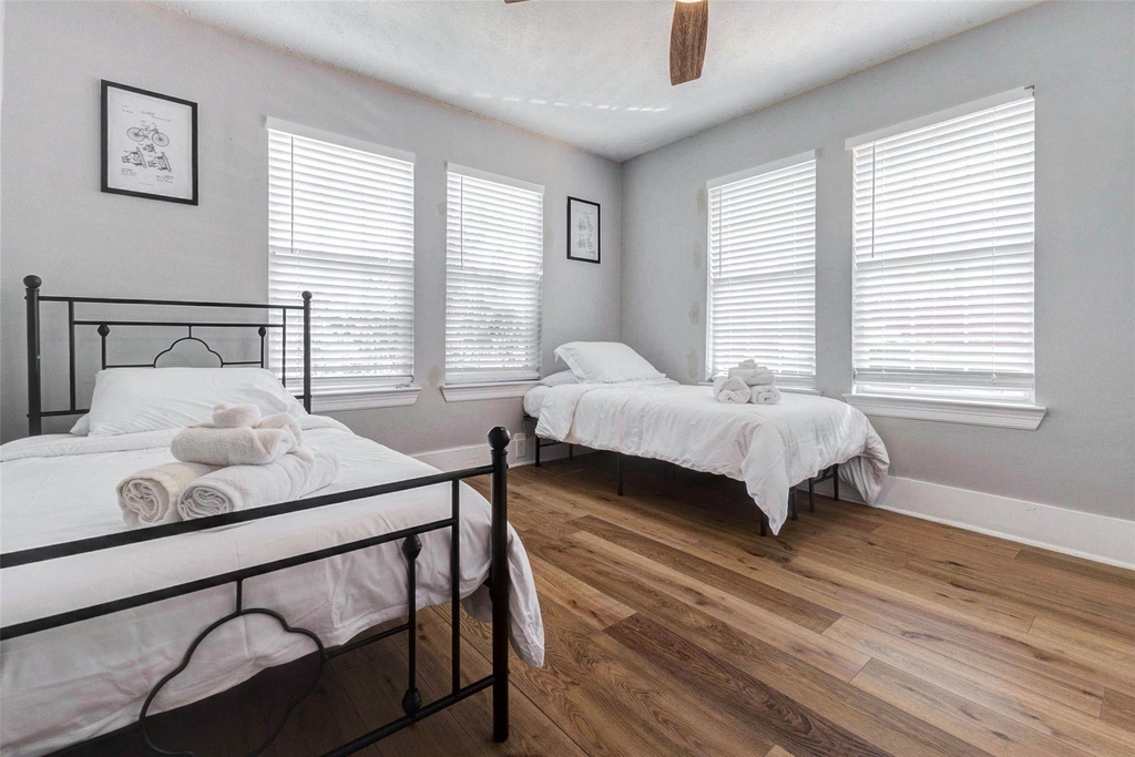 3205 Eastex Freeway - Photo 24