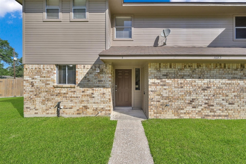 1603 Hazelwood Street Street - Photo 0