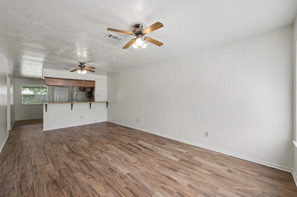 1605 Hazelwood Street - Photo 2